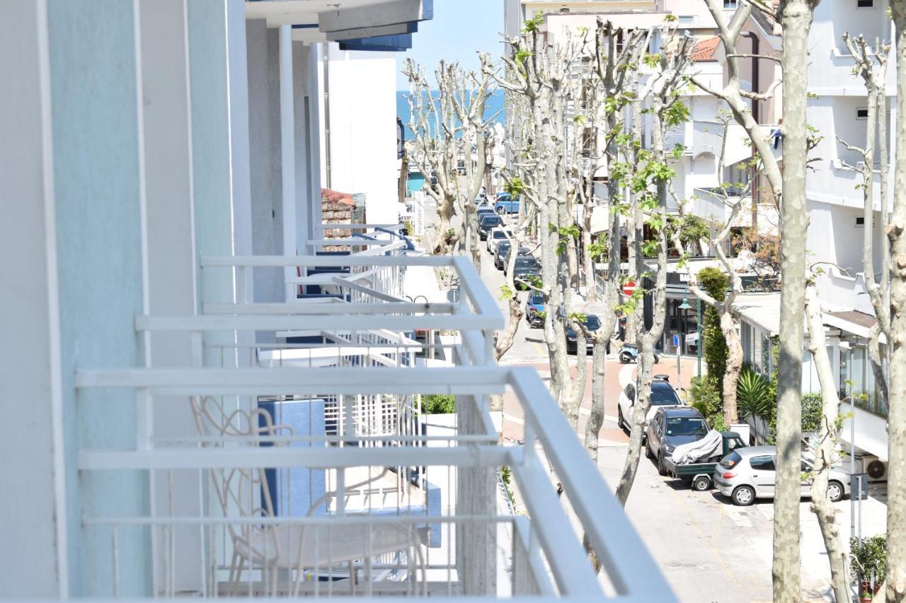 Hotel Ginevra E Residence Cattolica Exterior foto